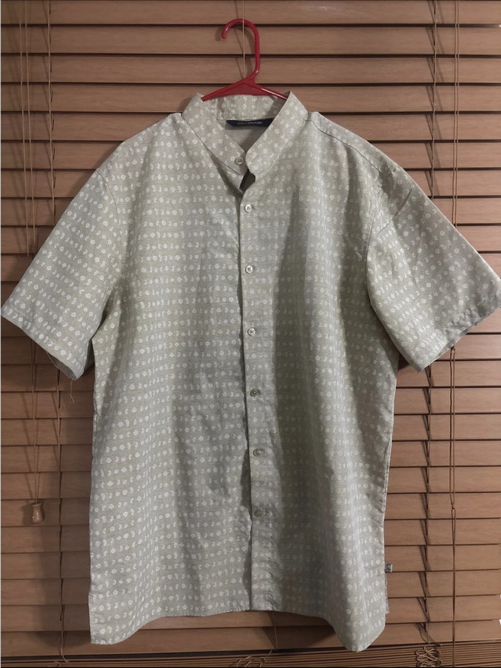 Short-Sleeve Button-Down Shirt in Light Sage with Subtle Dot Print